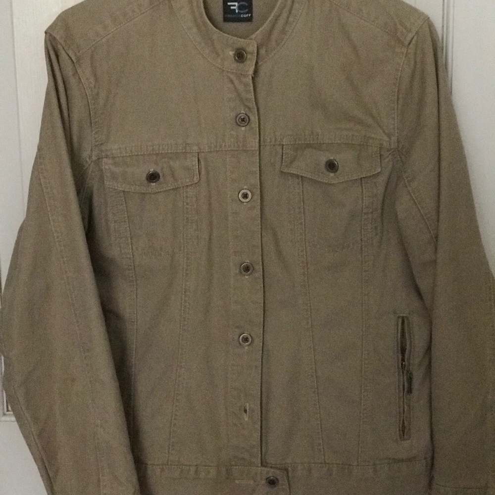 Beige Denim cropped Jacket. Metal Buttons.